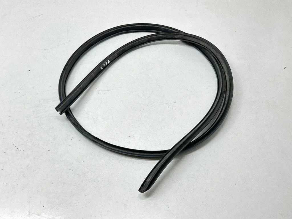 Rubber seal sliding door (on door) – Toyota Proace (2016-)