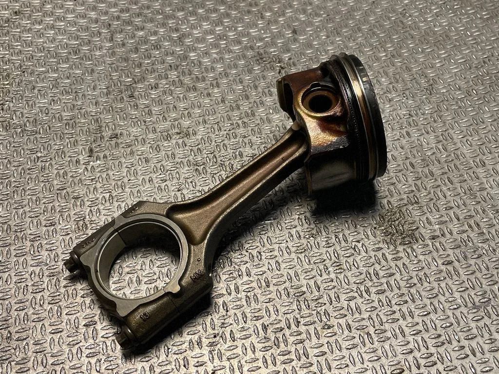 Piston with connecting rod