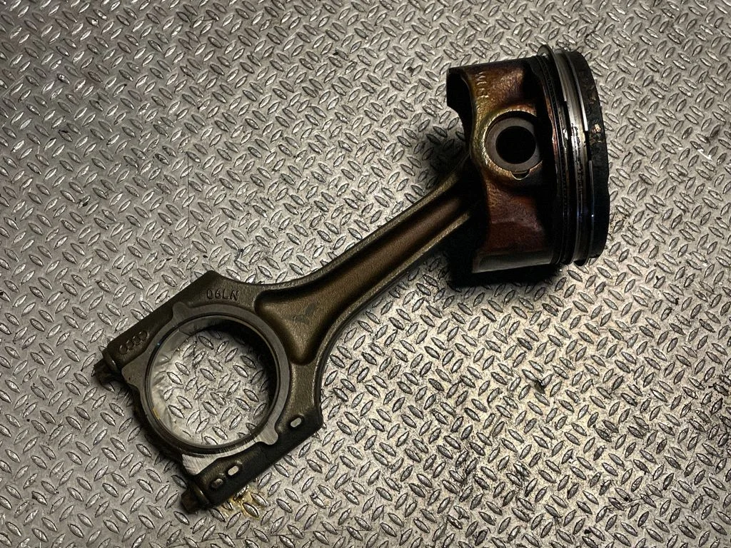 Piston with connecting rod