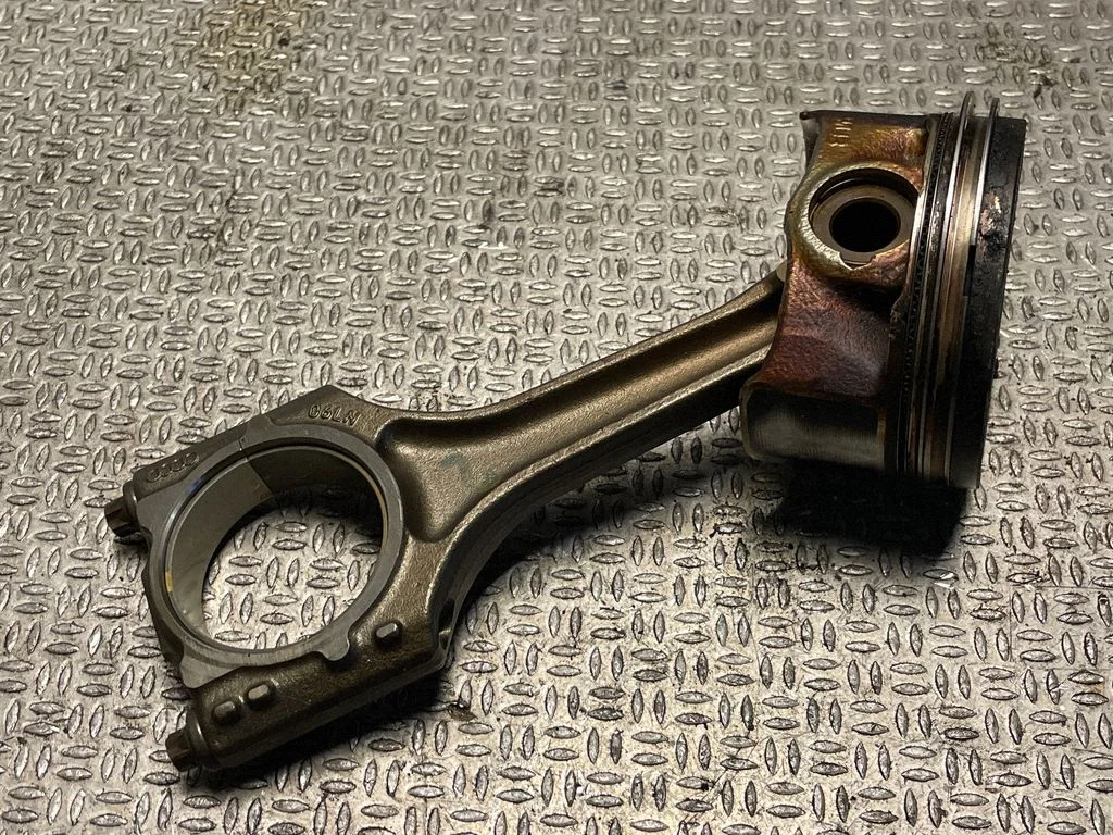 Piston with connecting rod