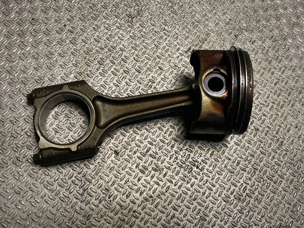 Piston with connecting rod 06LN