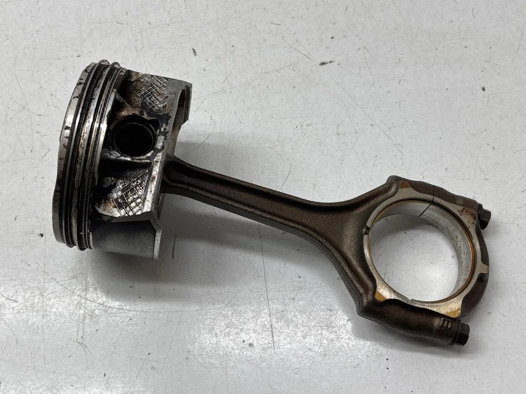 Piston with connecting rod