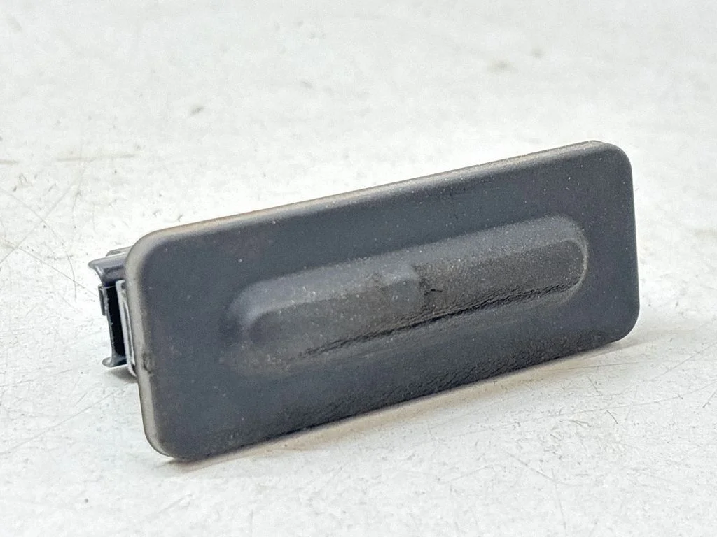 Tailgate trunk handle 9827560380