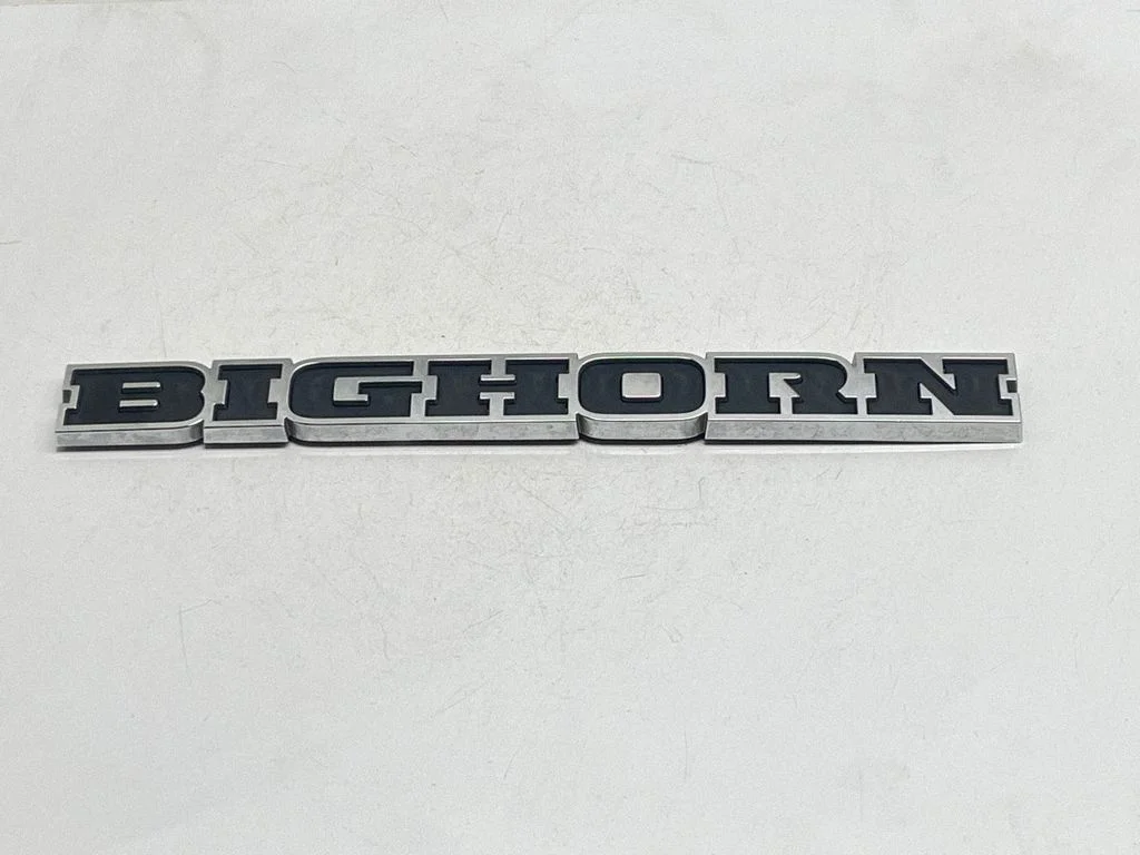 Manufacturers badge/model letters – rear