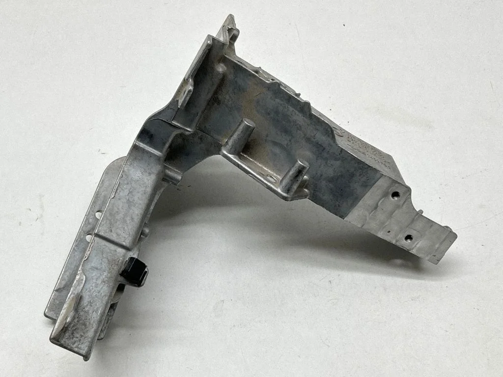 Radiaatori tugipaneeli külgosa A2536210600