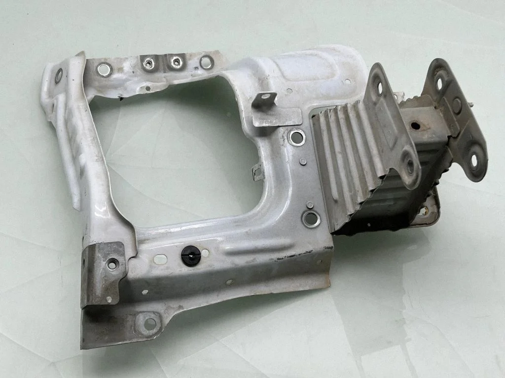 Radiatoru paneļa sānu daļa 13270861