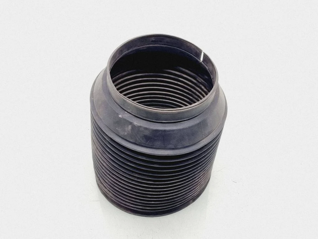 Rear strut damper dust cover boot – Toyota Land Cruiser (J150) (2009-)