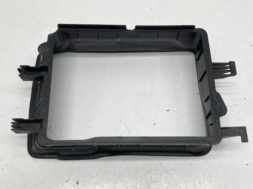 Intercooler air channel guide 215586371R