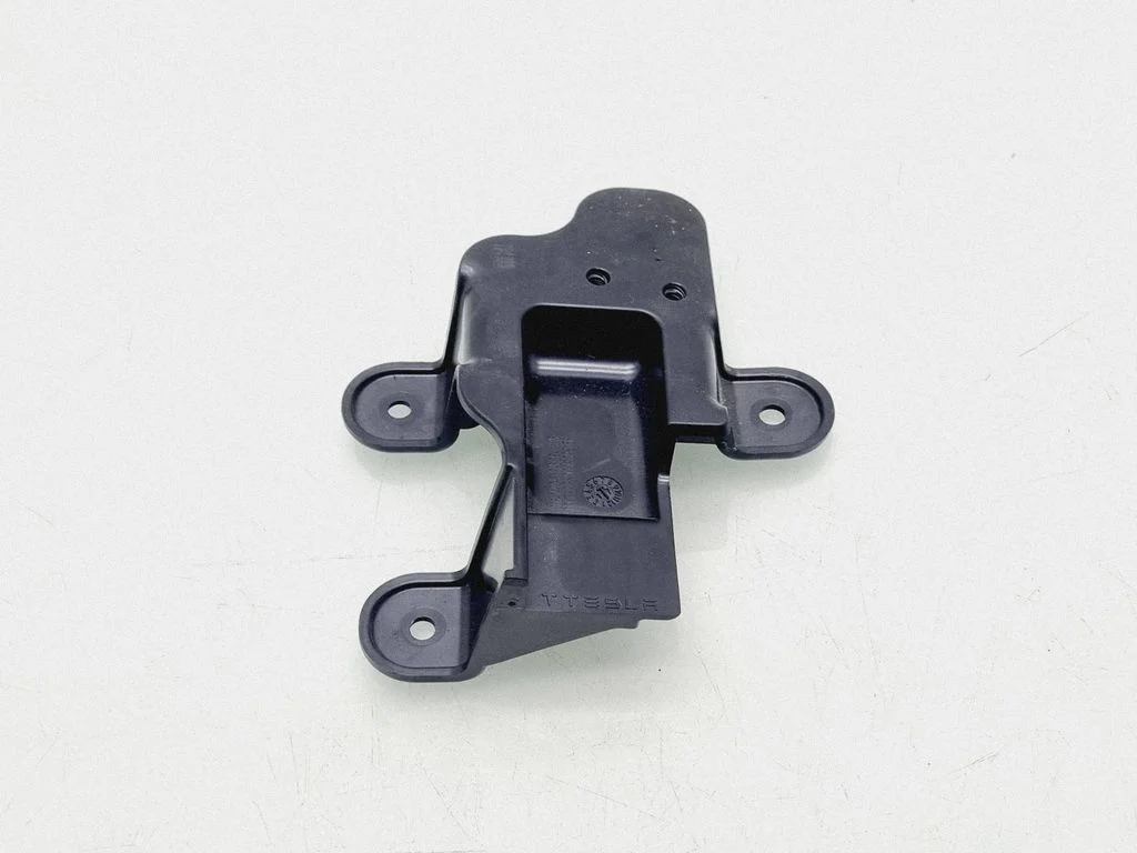 Rear door exterior handle/bracket 100840400C