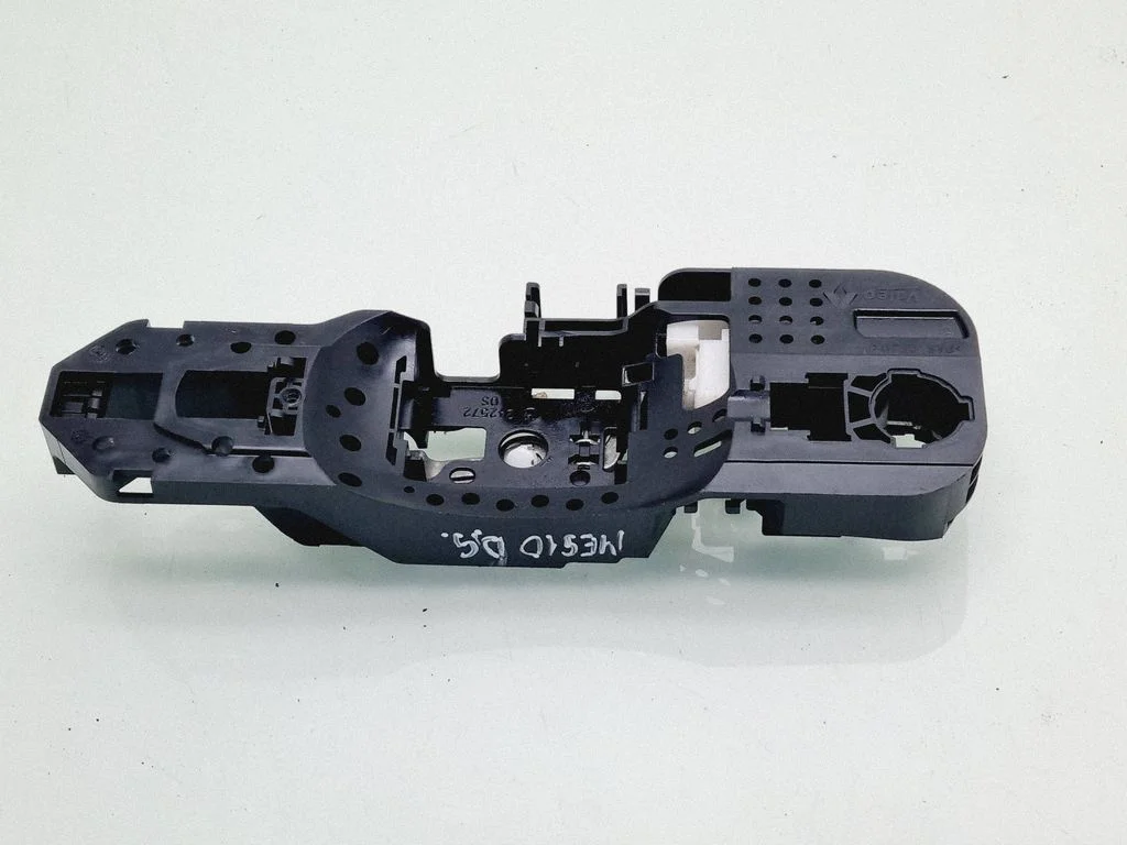 Rear door exterior handle/bracket 806060042R