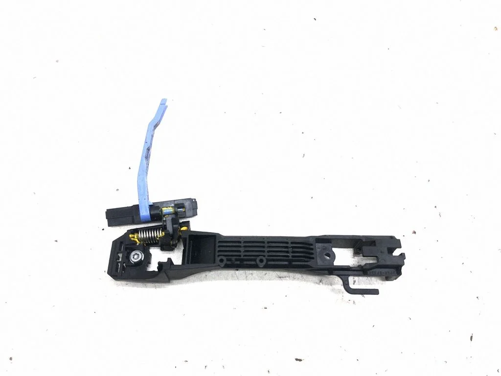 Rear door exterior handle/bracket 62142AJ010