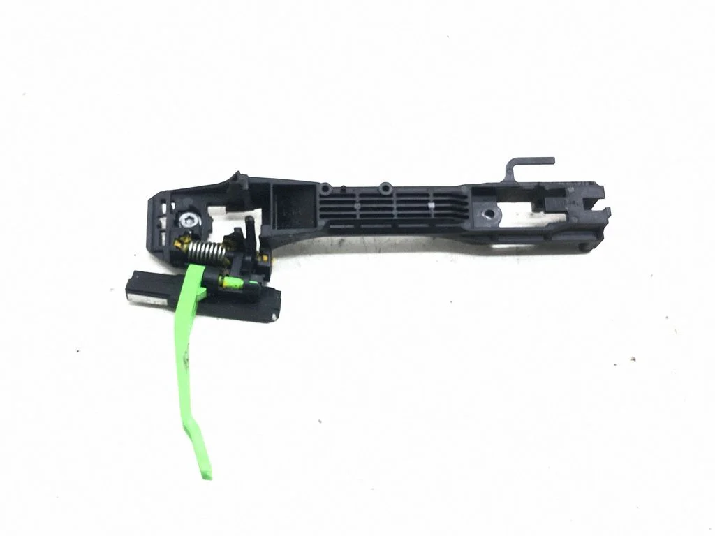 Rear door exterior handle/bracket 62142AJ000