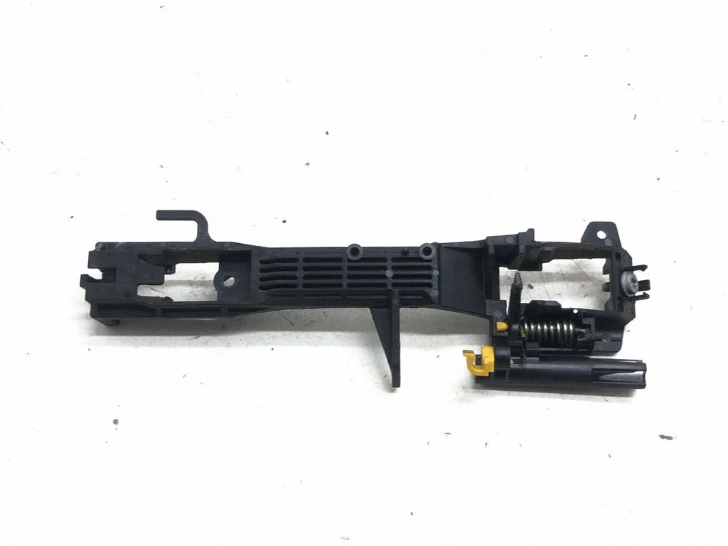 Front door exterior handle/bracket 61142FG010