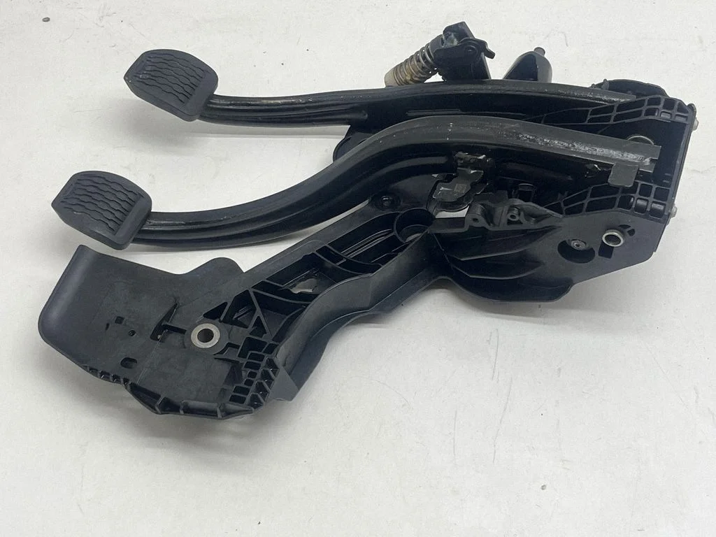 Pedāļu komplekts P04581890AK