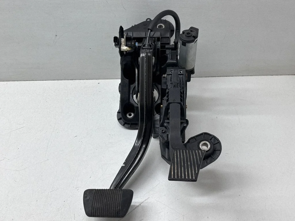 Pedal assembly 68267286AB