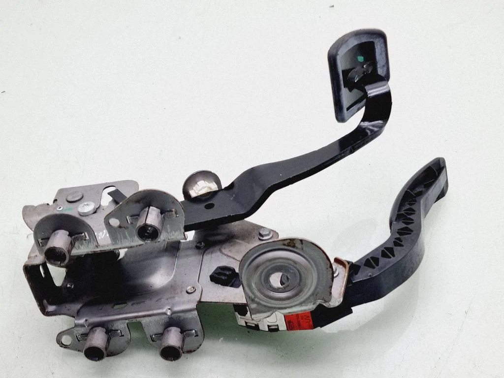 Pedal assembly 465010016R
