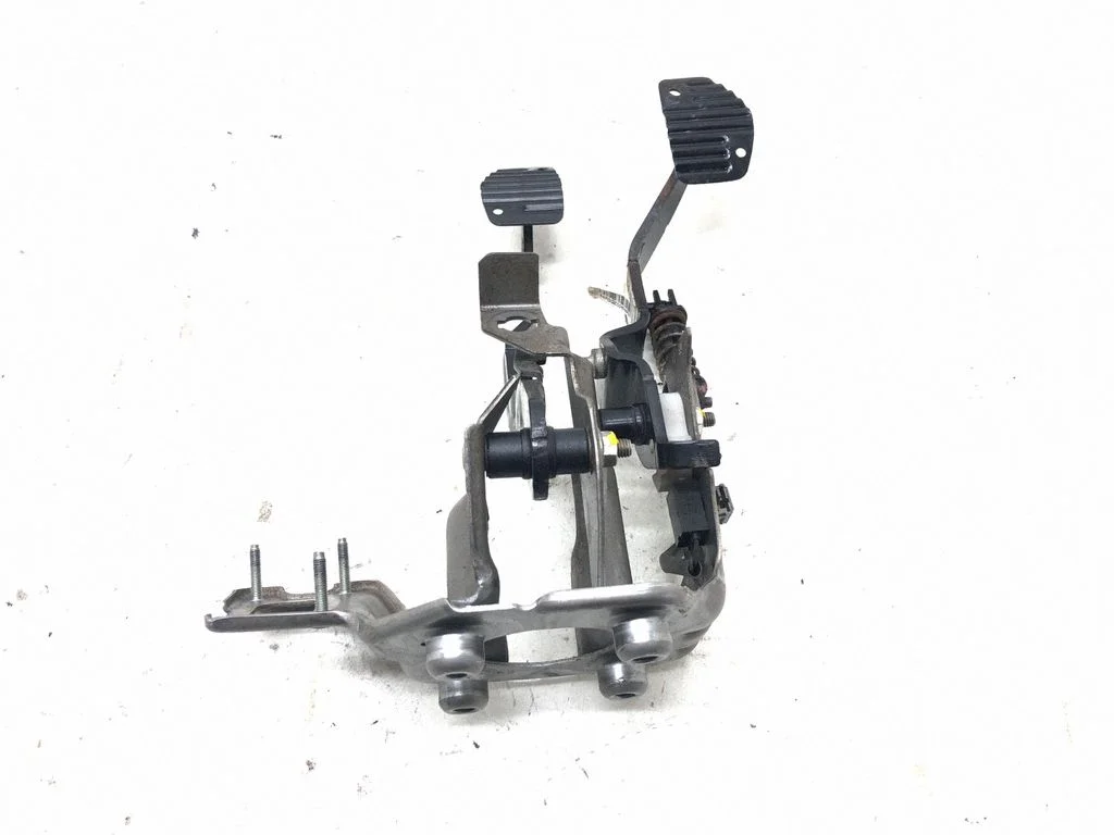 Pedal assembly 0943211408