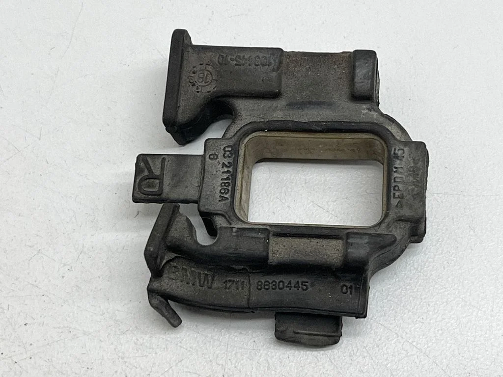 Radiator mount bracket 8630445