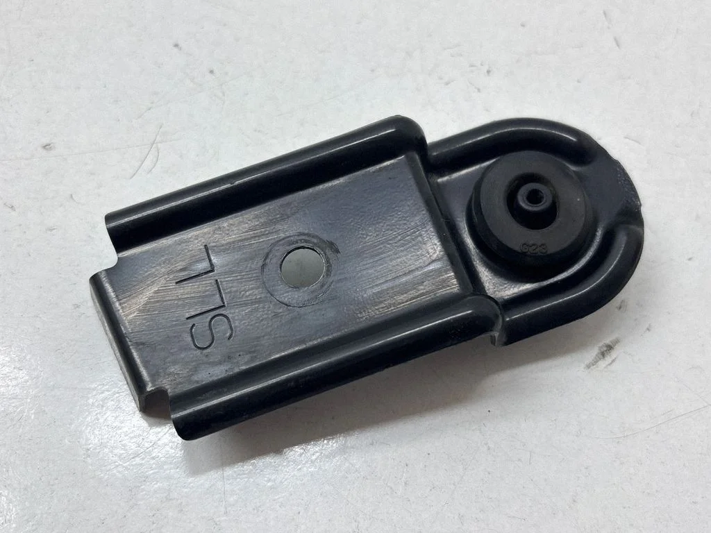 Radiator mount bracket 0823B0007