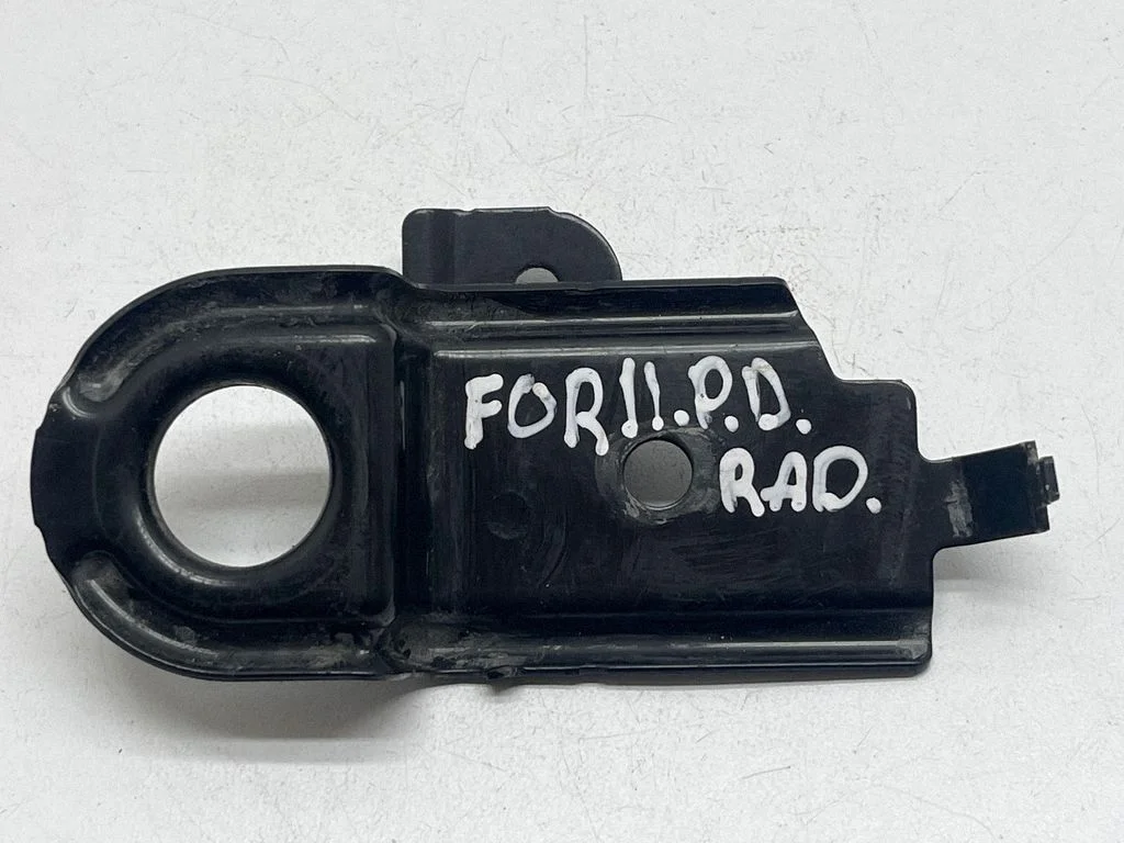 Radiator mount bracket – front right