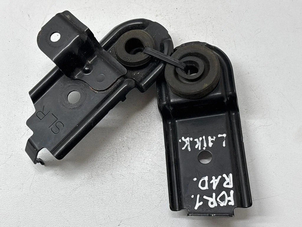 Radiator mount bracket