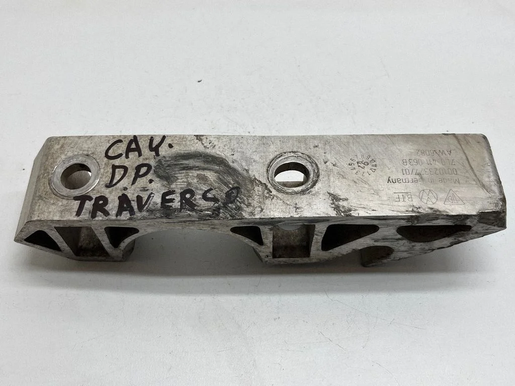 Sway bar bush bracket, front 001023377