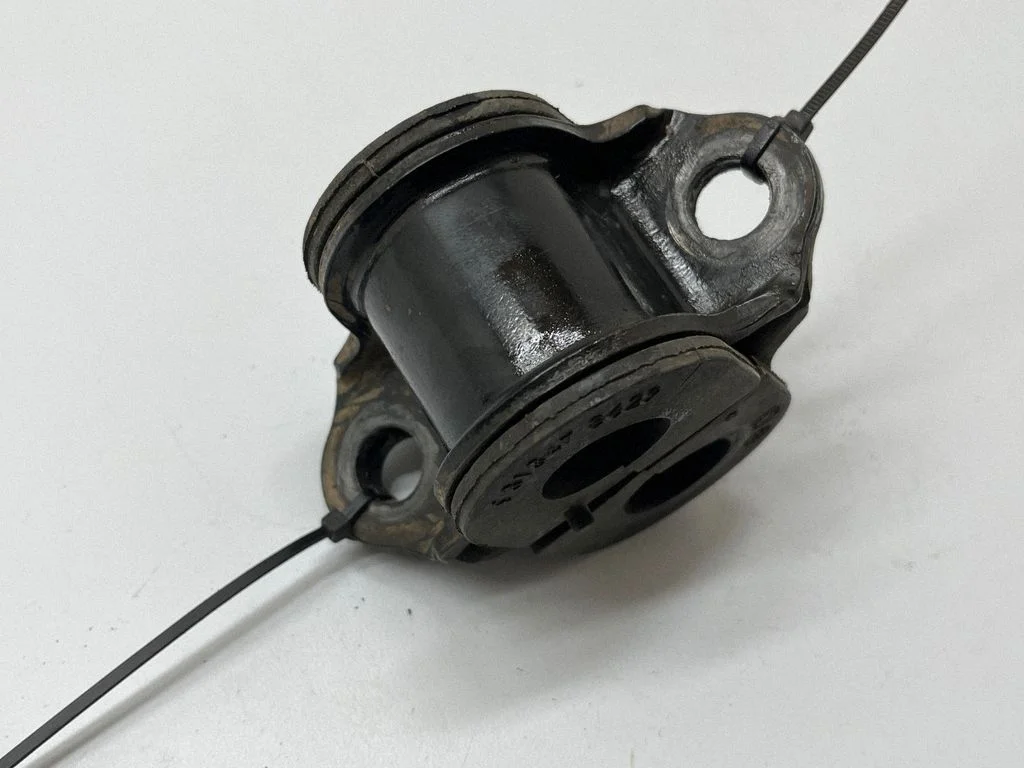 Sway bar bush bracket, front 7H0411063A