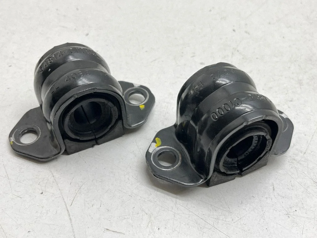 Sway bar bush bracket, front 54813G1010