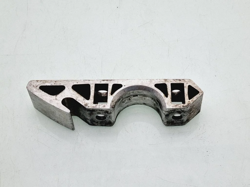 Sway bar bush bracket, front 7L0411063B