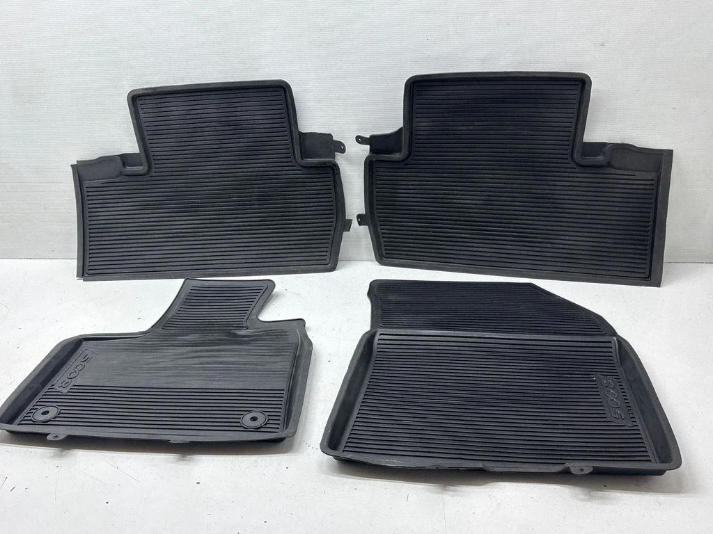 Car floor mat set 1616435080