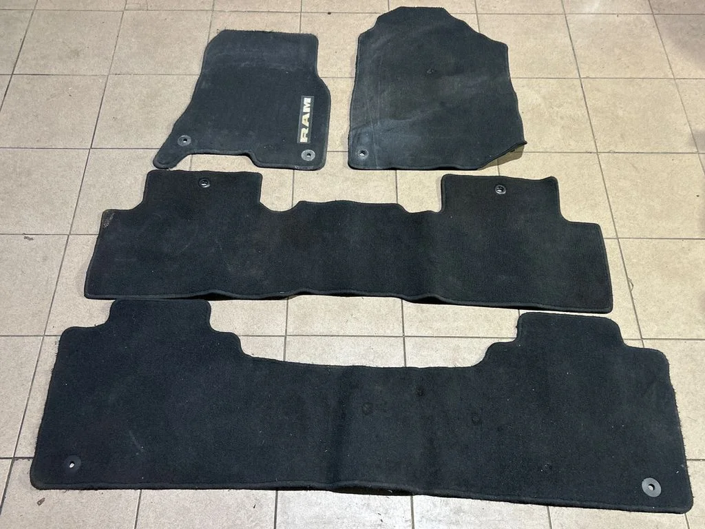 Car floor mat set 6BR24TRMAC