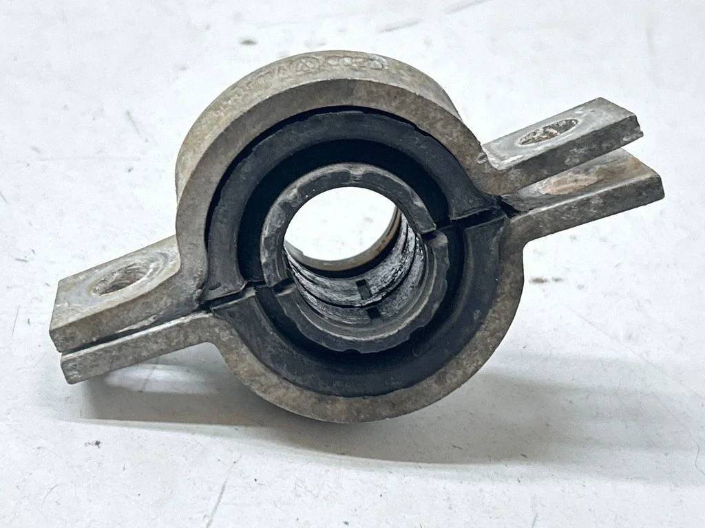 Sway bar bush bracket, rear 7L8511418