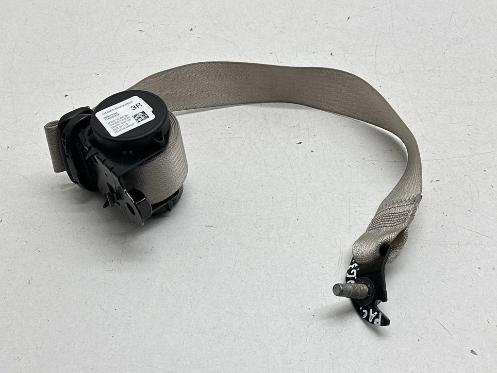 Third row seat belt P6EB031D2AE