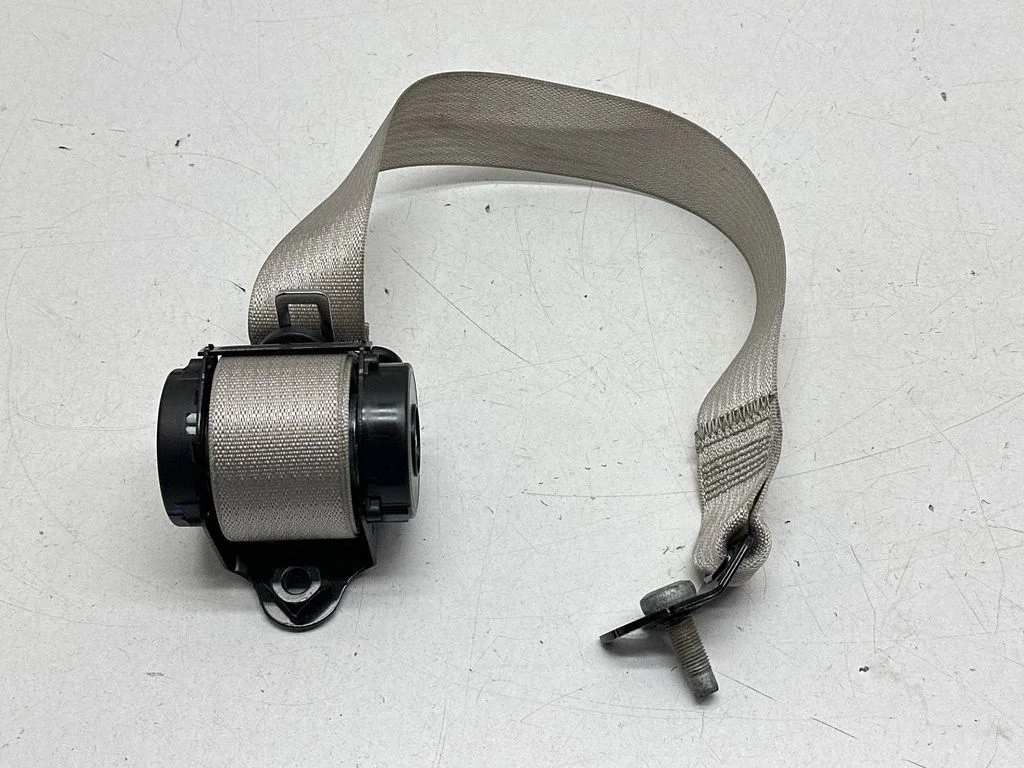Third row seat belt – Chrysler Pacifica (2017-)