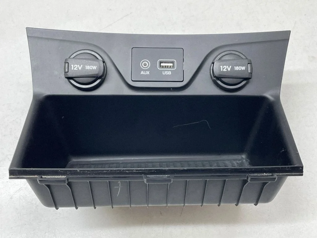 AUX in-socket connector 84630D70604X
