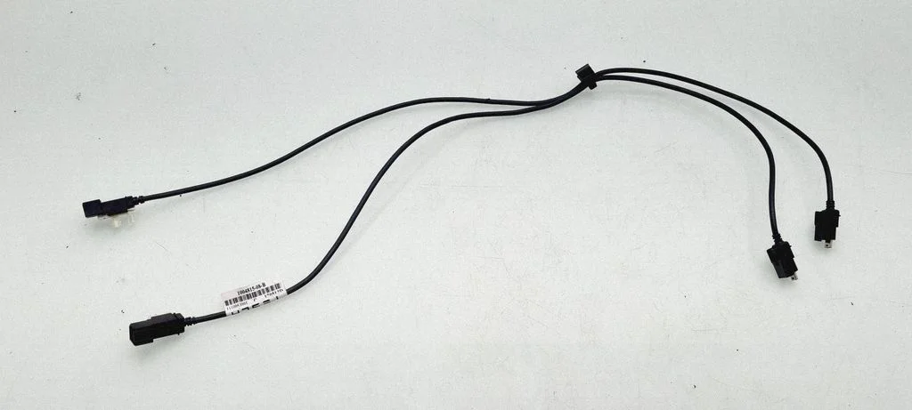 AUX in-socket connector 100481508B