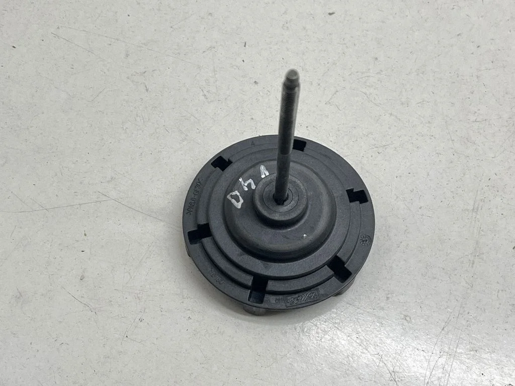 Spare wheel bolt D3L5A