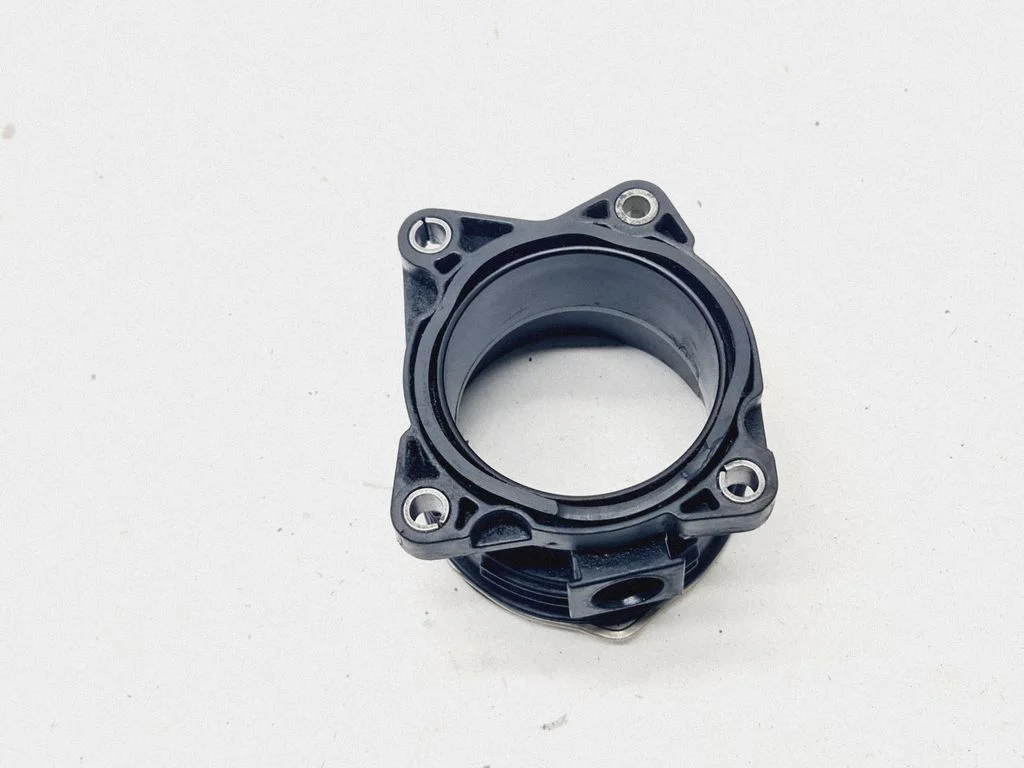 Intercooler pipe mounting bracket A6420900144