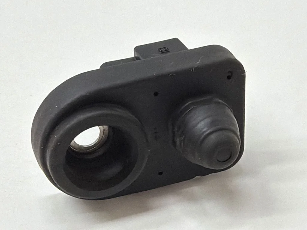Kupee esiukse avamise/ sulgemise andur CS30U2