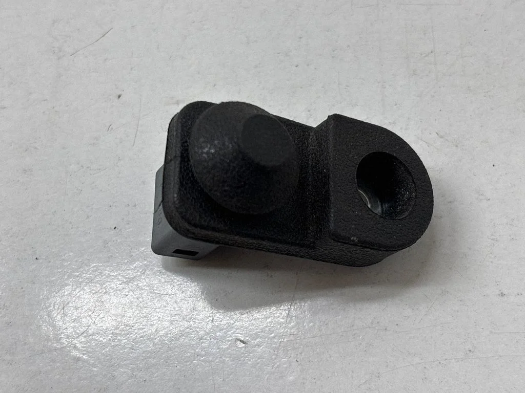 Front door sensor coupe 83331AL000
