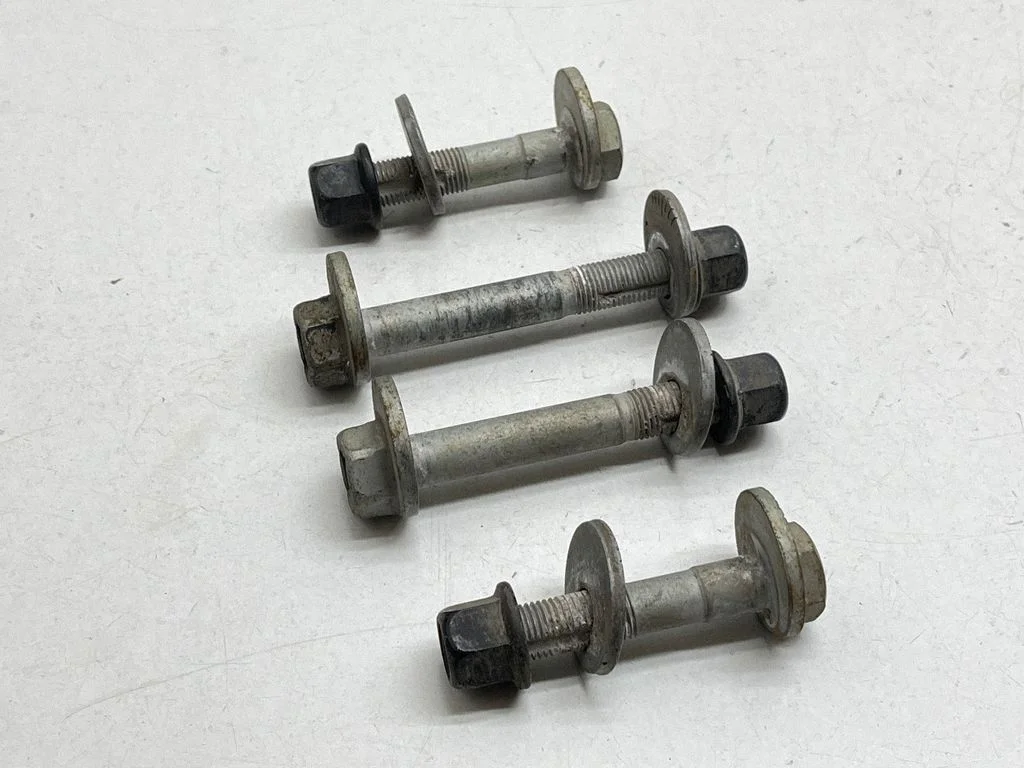 Rear suspension camber bolt