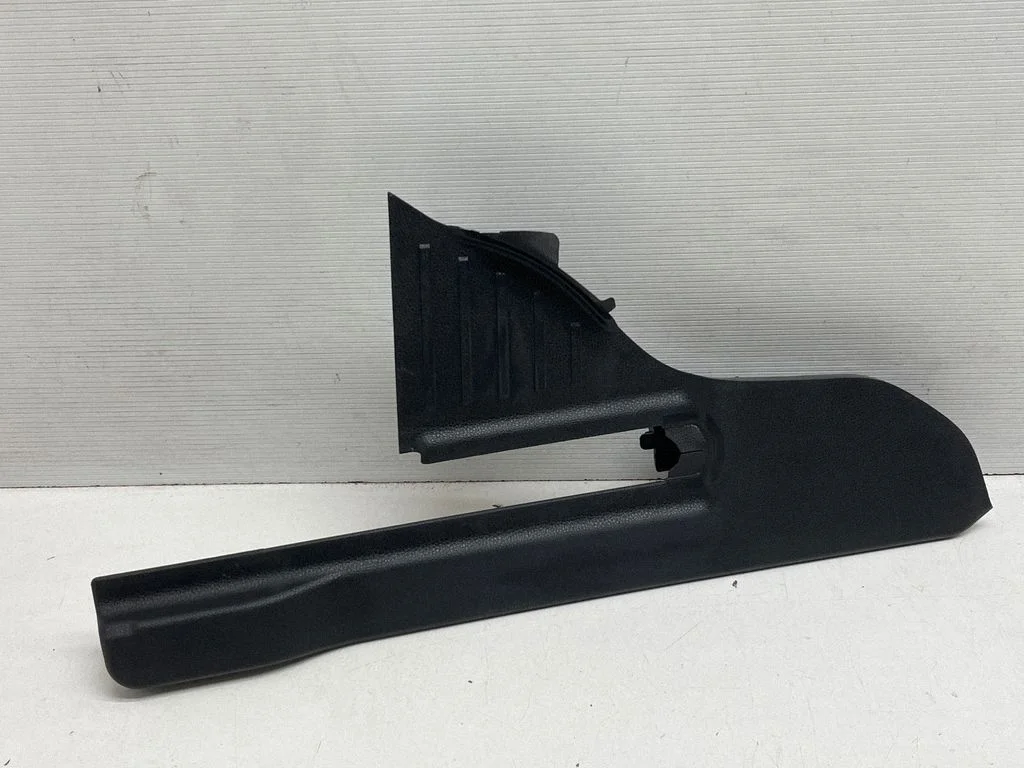 Rear seat rail trim cover 721370E240