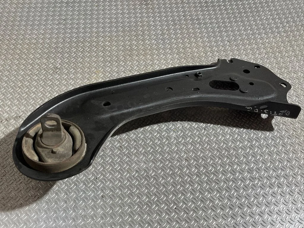 Rear suspension control arm 55281A8300