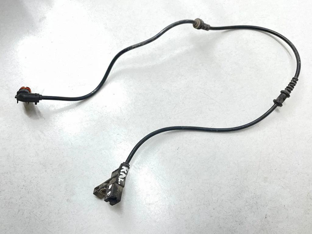 Brake pads wear sensor – Mercedes-Benz C-Class AMG W204 (2007-2014)