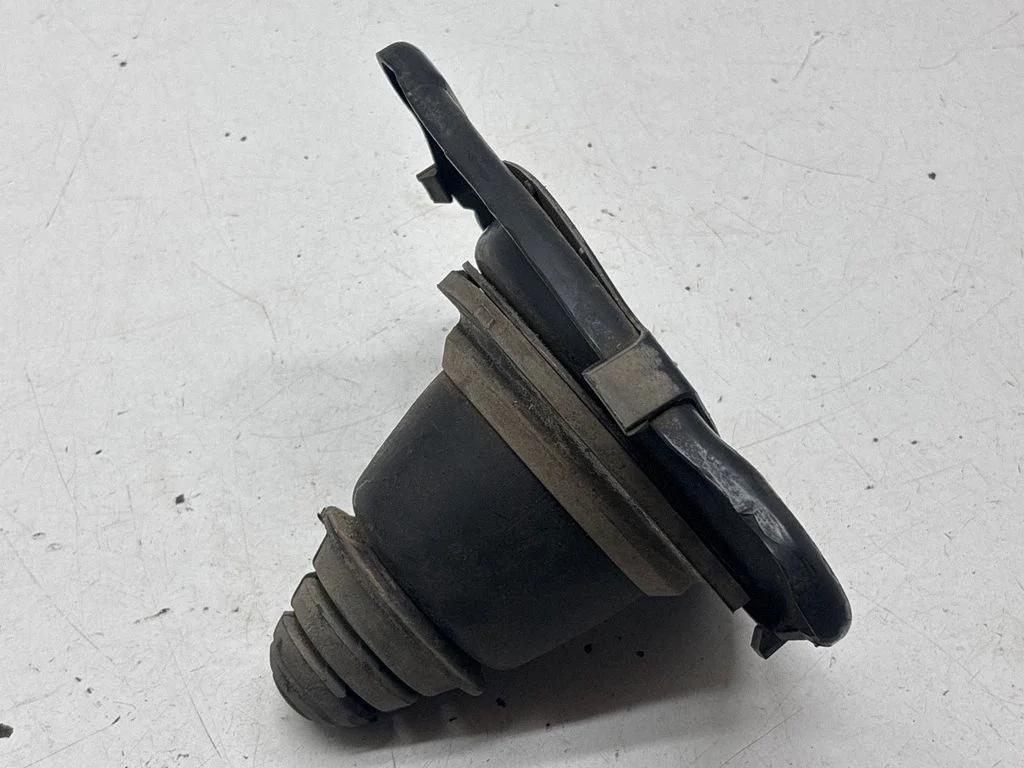 Front shock absorber mounting bracket 480650E010