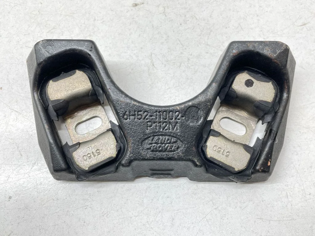 Front shock absorber mounting bracket 6H5211002