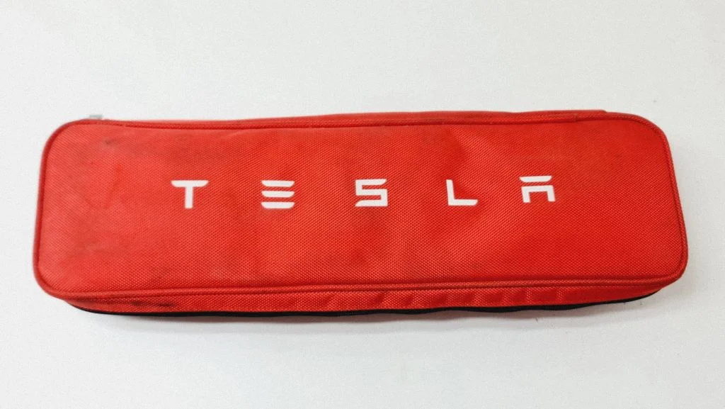 Apteczka – Tesla Model S (2012-)