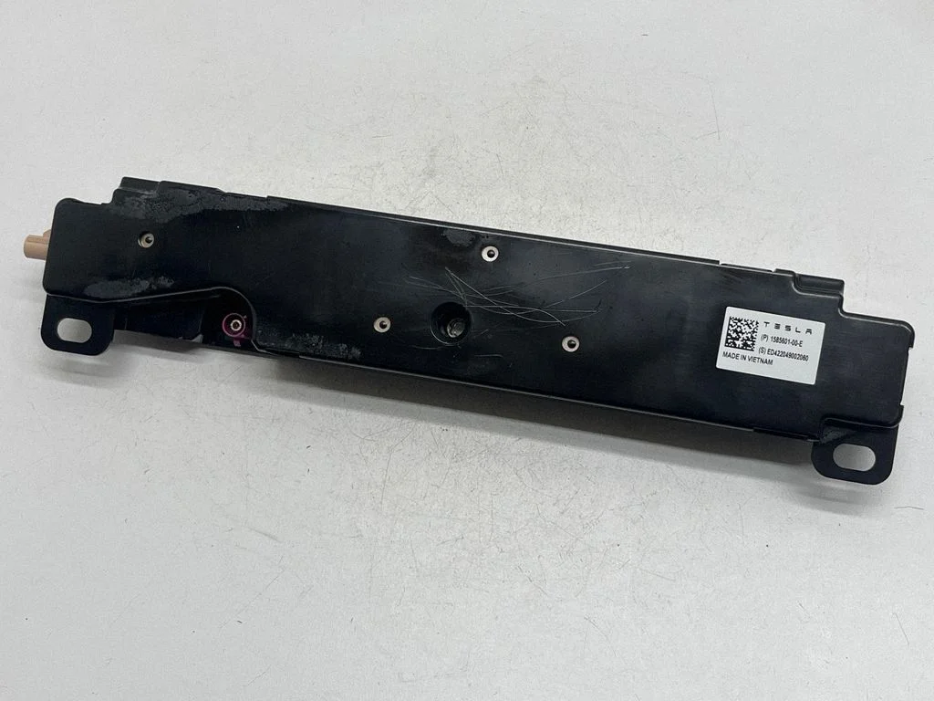 Bluetooth antenna – Tesla Model Y (2020-)