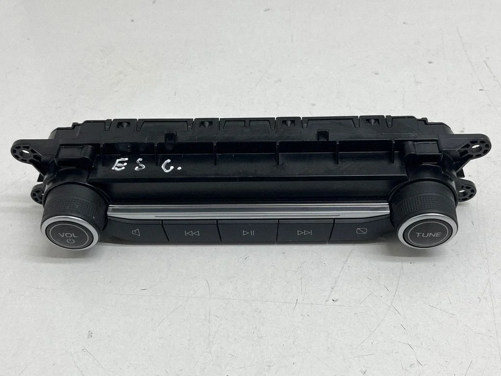 Multimediju kontrolieris LJ6T18K811CB