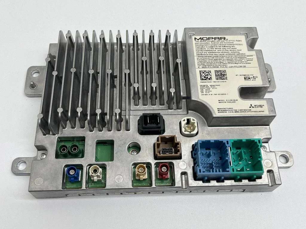 Head unit multimedia control 68598729AB